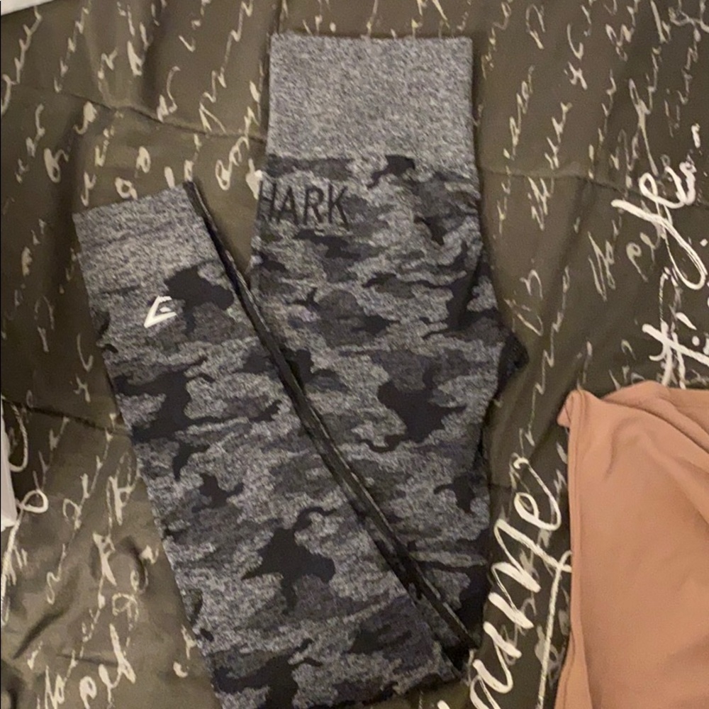 GYMSHARK CAMO LEGGINGS SIZE SMALL